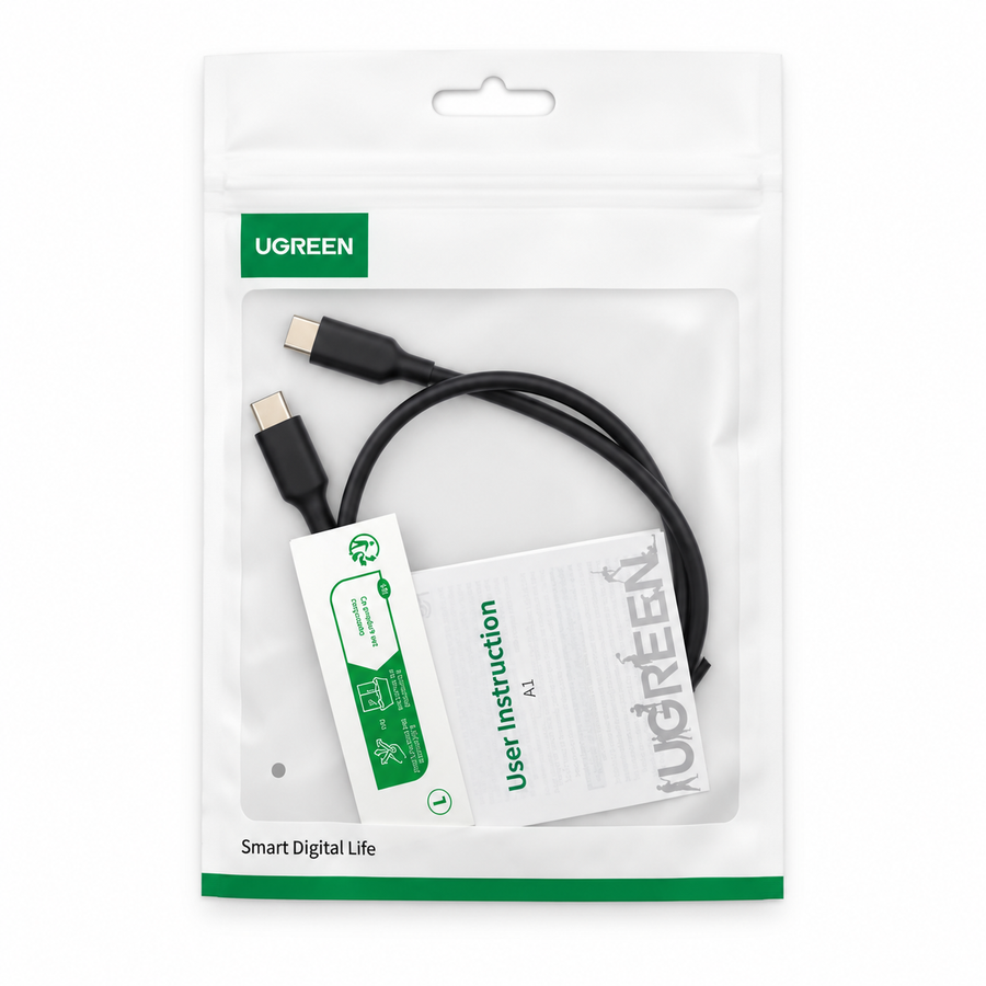 Cable negro UGREEN 50996 USB-C a USB-C de 50 cm en empaque sobre fondo blanco